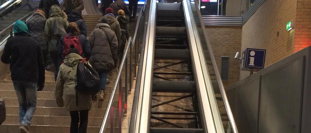 Wann wird die Rolltreppe im Potsdamer Hauptbahnhof wieder funktionieren?