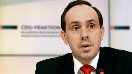 "Ein Einwanderungsgesetz ist im Gegensatz zum Asylrecht kein Hilfsangebot an Menschen in Not, sondern ganz allein im deutschen Interesse eine Antwort auf wichtige Zukunftsfragen unseres Landes", so Ingo Senftleben (CDU).
