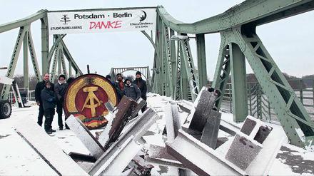 Dank ans Team. Mehrere Tage war die Glienicker Brücke Ende letzten Jahres für Starregisseur Steven Spielberg gesperrt, der dort Szenen für einen Agententhriller drehte.
