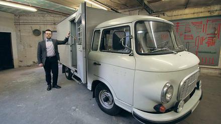 Fahrt ins Ungewisse. In solchen Kastenwagen wurden die Gefangenen der Staatssicherheit teils stundenlang durch die Gegend gefahren. Die Kammern waren eng, hatten kein Licht und keine Fenster. Einer dieser sogenannten Barkas-Transporter steht jetzt in der Gedenkstätte Lindenstraße.