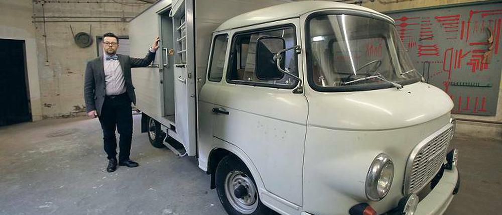 Fahrt ins Ungewisse. In solchen Kastenwagen wurden die Gefangenen der Staatssicherheit teils stundenlang durch die Gegend gefahren. Die Kammern waren eng, hatten kein Licht und keine Fenster. Einer dieser sogenannten Barkas-Transporter steht jetzt in der Gedenkstätte Lindenstraße.