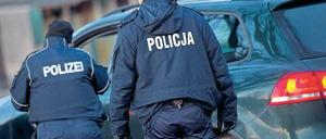 Gemeinsame Kontrollen. Polnische und deutsche Polizisten ermitteln seit 2013 im „Joint Investigation Team“ (JIT) gegen Autodiebe. Auch bei der Aufklärung von Wohnungseinbrüchen gibt es eine Zusammenarbeit.