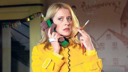 Hengasch, nicht immer ein Schicksal. Caroline Peters meint es gut mit ihrer Kommissarin Sophie Haas, jetzt, da sich die ARD-Serie „Mord mit Aussicht“ zum Film „Ein Mord mit Aussicht“ weitet. Am Montag um 20 Uhr 15 in der ARD.