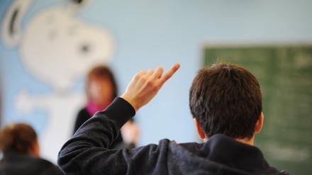 In Vorbereitungsklassen lernen Flüchtlingskinder erst Deutsch, dann werden sie in reguläre Klassen verteilt.