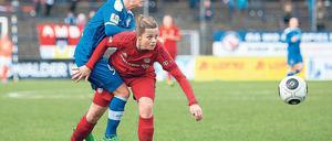Kein Vorankommen. Turbine Potsdam hat im Kampf um eine bessere Platzierung in der Frauenfußball-Bundesliga keinen Boden gutgemacht. Svenja Huth, hier im Zweikampf gegen Nora Holstad Berge, konnte gegen Bayern München nicht viel ausrichten.