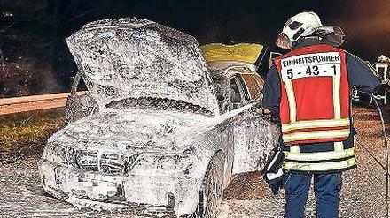 Totalschaden. Der BMW brannte auf der A9, verletzt wurde niemand.