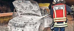 Totalschaden. Der BMW brannte auf der A9, verletzt wurde niemand.