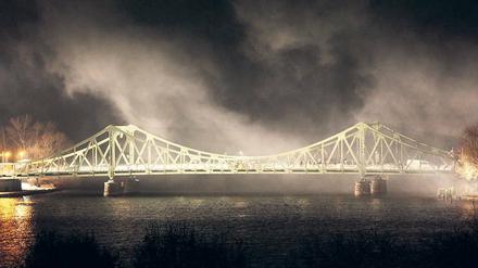 Filmreif. Die Glienicker Brücke während der Dreharbeiten für "Bridge of Spies" im Spätherbst 2014.