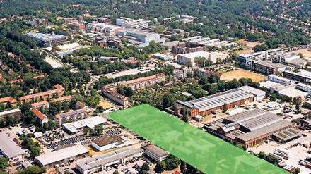 Auf 15 000 Quadratmetern Fläche (grün eingefärbt) soll auf dem Gelände des früheren Karl-Marx-Werks die Außenkulisse „Neue Berliner Straße“ entstehen.