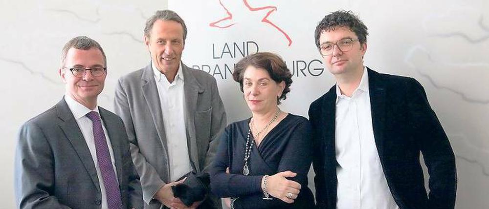 Film fördern. Studio-Vorstand Woebcken mit Medienboard-Chefin Niehuus.