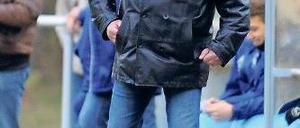 Die Auszeit war kurz. Ralf Baierl ist seit vielen Jahren gemeinsam mit Dieter Ceranski als Trainer-Duo tätig. Anfang der aktuellen Saison erklärten sie in Bornim ihren Rücktritt, inzwischen stehen die beiden wieder an der Seitenlinie: Sie coachen die abstiegsbedrohte SG Michendorf.