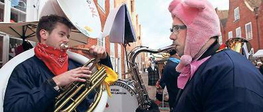 Ungeschminkt. Die Mitglieder der Band sind in den vergangenen Jahren teilweise als „Zwarte Pieten“ durch die Stadt gezogen.