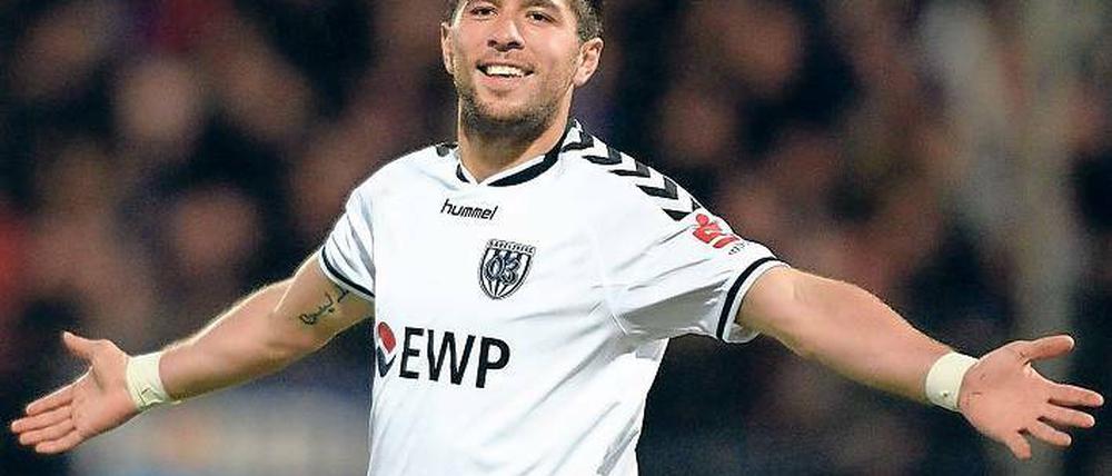Andis Shala (27) kam im Sommer vom Liga-Konkurrenten BFC Dynamo zum SV Babelsberg 03 – als Antwort auf die bis dahin anhaltende Misere im Sturm. Mit bislang neun Treffern ist er der bester Torschütze des Regionalligisten, der viertbeste der Liga. Der gebürtige Kosovo-Albaner spielte bereits bei Dundee United in Schottland, bei Carl Zeiss Jena und dem Halleschen FC.
