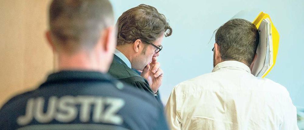 Lebenslang. Der Angeklagte Mario K. (r.) wurde zu lebenslanger Haft verurteilt.