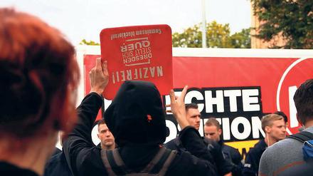 Gegenprotest. 150 Potsdamer demonstrierten gegen die NPD-Anhänger.