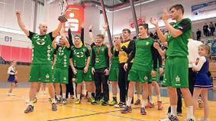 Cup-Gewinner. Die Werderaner bejubeln ihren Triumph in der MBS-Arena.