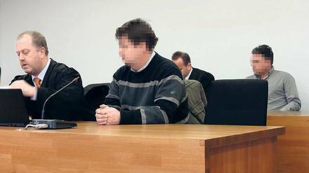 Steffen F. (v.r.) und Hajo T. (h.r.) wurden verurteilt, weil sie die ILB betrogen haben.