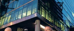 Protestminister. Albrecht Gerber, in der Landesregierung Ressortchef für Wirtschaft, vor der Konzernzentrale der Deutschen Bahn.