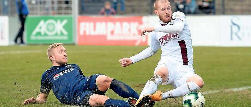 Das vorige Aufeinandertreffen war intensiv, aber torlos. Mit 0:0 trennten sich Babelsberg und der BFC Dynamo Ende März dieses Jahres im Karl-Liebknecht-Stadion. Dabei wurde um jeden Zentimeter gekämpft. Wie hier zwischen SVB-Verteidiger Severin Mihm (l.) und dem Berliner Stürmer Christian Preiß.