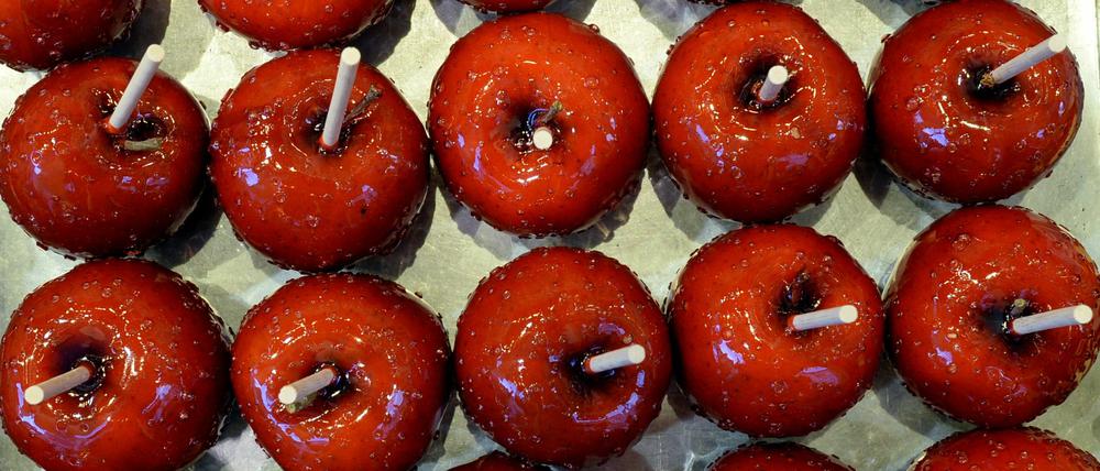 Kandierte Äpfel und andere Leckereien, so locken derzeit die Weihnachtsmärkte in Potsdam.