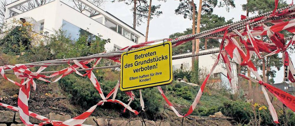 Zutritt verboten. Der Uferweg am Groß Glienicker See ist teils gesperrt.