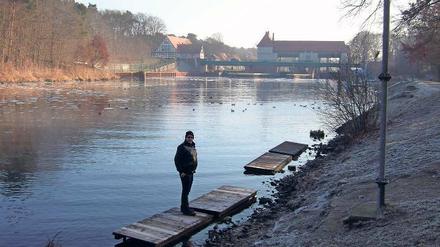 Weder Anleger noch Bootslager. Die Bedingungen für den an der Kleinmachnower Schleuse ansässigen Ruderclub KST werden immer schwieriger. Den Ruderern fehlt nicht nur ein neuer Rudersteg, sondern inzwischen auch ein Dach für ihr Bootslager.