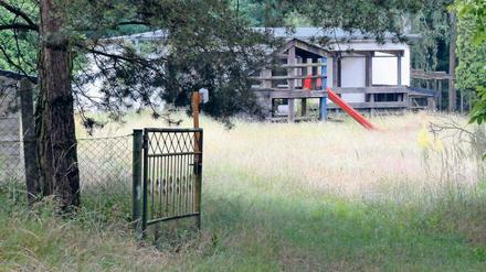 Der Schwarze Berg in Töplitz. Zwischen Autobahn, dem brach liegendem Kinderdorf (Bild) und Wald sollen 70 Asylbewerber in einem Bauarbeiterhostel unterkommen.