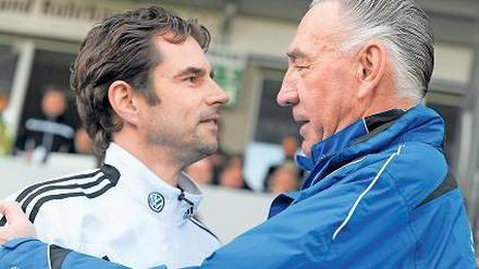 Respekt unter Rivalen. VfL-Trainer Ralf Kellermann (l.) und Bernd Schröder von Turbine Potsdam treffen mit ihren Teams gleich zweimal binnen vier Tagen aufeinander.