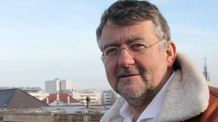 Wohnt wohl günstig. Rainer Speer.