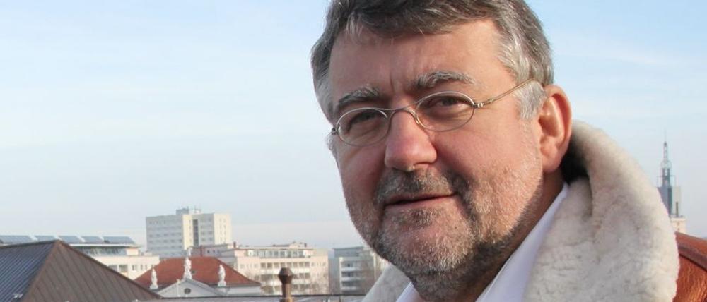 Wohnt wohl günstig. Rainer Speer.