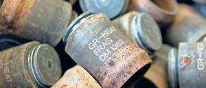 Gefahrlos. Hüllen entschärfter Mini-Bomben aus einer Rakete.