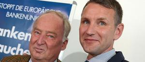 Rechtsextrem? Zuletzt fielen vor allem der Brandenburger Partei-Chef Alexander Gauland (l.) und sein Thüringer Amtskollege Björn Höcke (r.) mit scharfer Rhetorik auf.