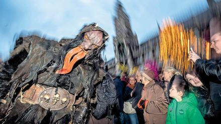 Teuflisch. Die im Alpenraum bekannten Krampus-Figuren kommen ins Holländische Viertel nach Potsdam.