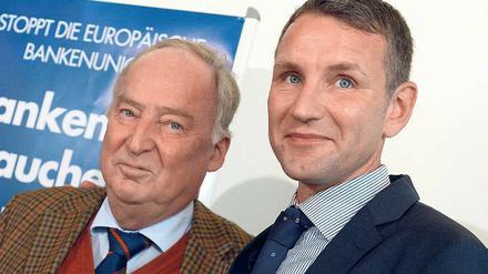 Rechtsextrem? Zuletzt fielen vor allem der Brandenburger Partei-Chef Alexander Gauland (l.) und sein Thüringer Amtskollege Björn Höcke (r.) mit scharfer Rhetorik auf.