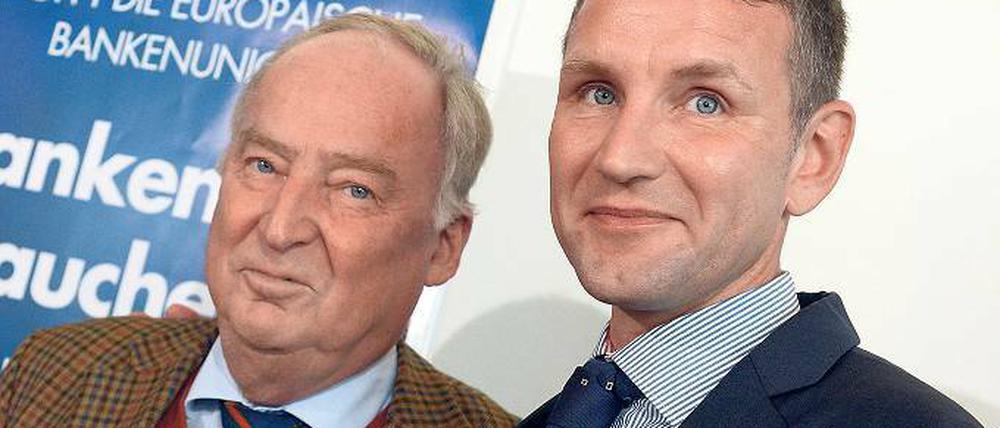 Rechtsextrem? Zuletzt fielen vor allem der Brandenburger Partei-Chef Alexander Gauland (l.) und sein Thüringer Amtskollege Björn Höcke (r.) mit scharfer Rhetorik auf.