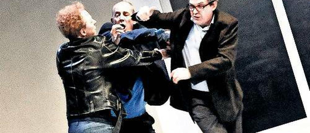 Lustig wirds. Vor allem dann, wenn bildungsbürgerlicher Eifer alle Zivilisiertheit frisst. Wie, zeigen Philipp Mauritz, Bernd Geiling und Jon-Kaare Koppe in „Kunst“.