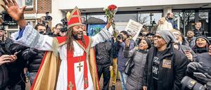 Protest in Meppel. Der holländische Schauspieler Patrick Mathurin war dabei.