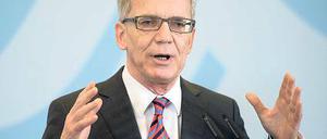 Die Geschichte kennen. De Maizière hat die Studie in Auftrag gegeben.