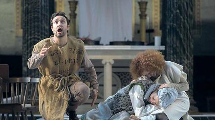 Biblisches Drama. Fernando Guimaraes als Adam, Marie Smolka als Abel und Talia Or als Eva (v.l.n.r.).