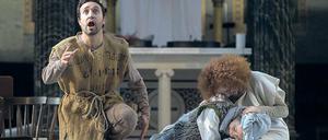 Biblisches Drama. Fernando Guimaraes als Adam, Marie Smolka als Abel und Talia Or als Eva (v.l.n.r.).