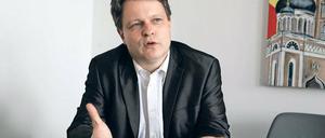 In Erklärungsnot. Die Vorgänge wachsen sich für Bernd Albers zu einer handfesten Affäre aus.