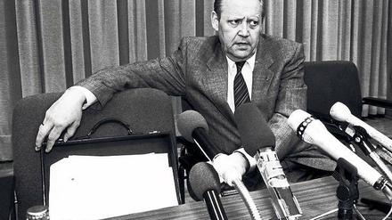 Ein Satz, und alles war vorbei. Günter Schabowski war Mitglied des Politbüros des Zentralkomitees der SED. Auf der Pressekonferenz am 9. November 1989 gab Schabowski die Öffnung der DDR-Grenze bekannt.