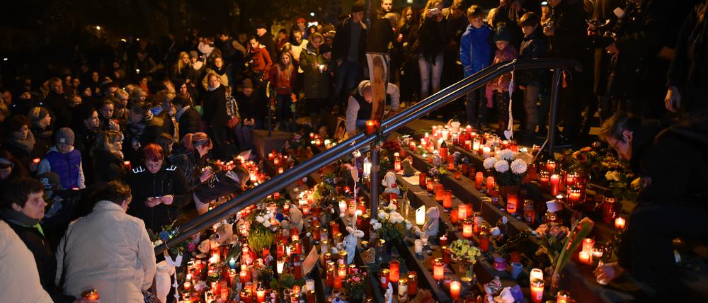 Trauer um Elias und Mohamed: Hunderte Menschen kamen zur offiziellen Gedenkfeier der Stadt Potsdam.