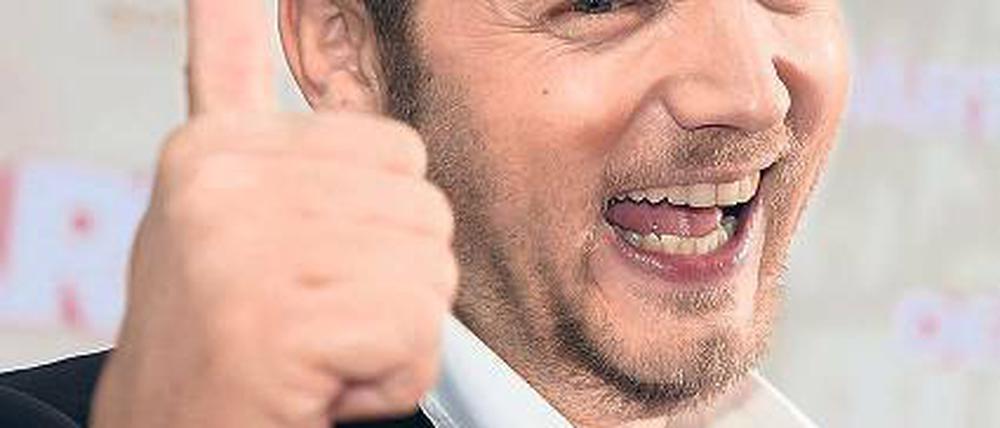 Beeindruckt. Mario Barth hat Respekt vor Bürgermeister Schmidt.