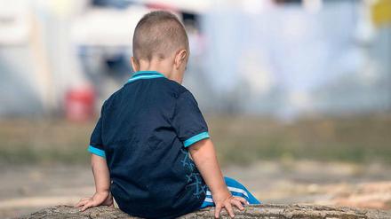 Alleine. Unter den Flüchtlinge sind auch Minderjährige ohne Eltern. Für sie hat Deutschland eine Fürsorgepflicht.