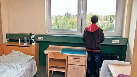 Manche Jugendliche kommen ohne Eltern – wie dieser Junge in Nürnberg.