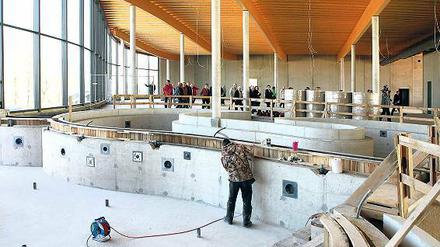 Bautenstand bei einer Führung im Dezember 2013. Viel hat sich seitdem auf der Baustelle der Blütentherme nicht getan, und auch in diesem Jahr werden die Bauarbeiten kaum wieder aufgenommen.