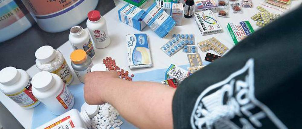 Immer mehr gefälschte Medikamente werden in Deutschland von den Zollbehörden sichergestellt.