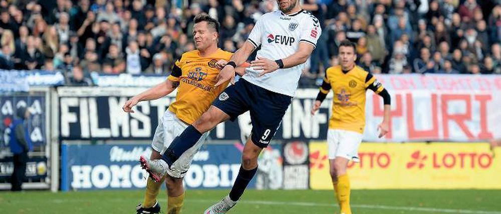 Wie aus dem Lehrbuch. Nulldrei-Stürmer Andis Shala trifft mustergültig per Kopfball zum 1:0 gegen den VfB Auerbach.