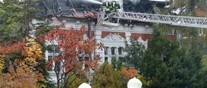 Am frühen Donnerstagmorgen hat dieses Haus in Beelitz gebrannt.